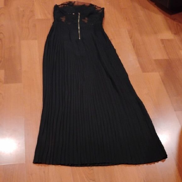 Elegant Black Lace Evening Dress - Picture 5 of 7